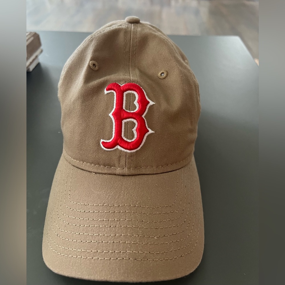New Era Redsox hat.